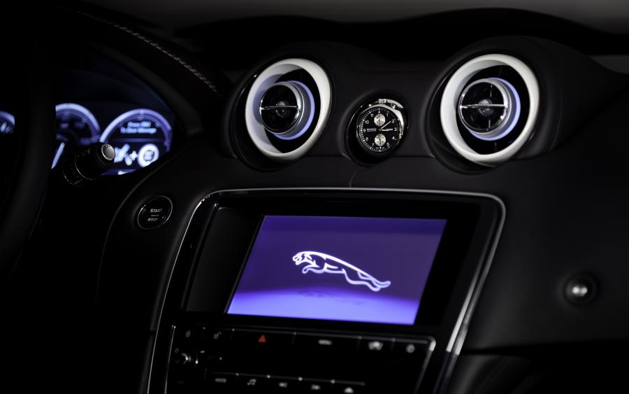  Jaguar XJ75 Platinum Concept 2010 года  (фото 12 из 26)